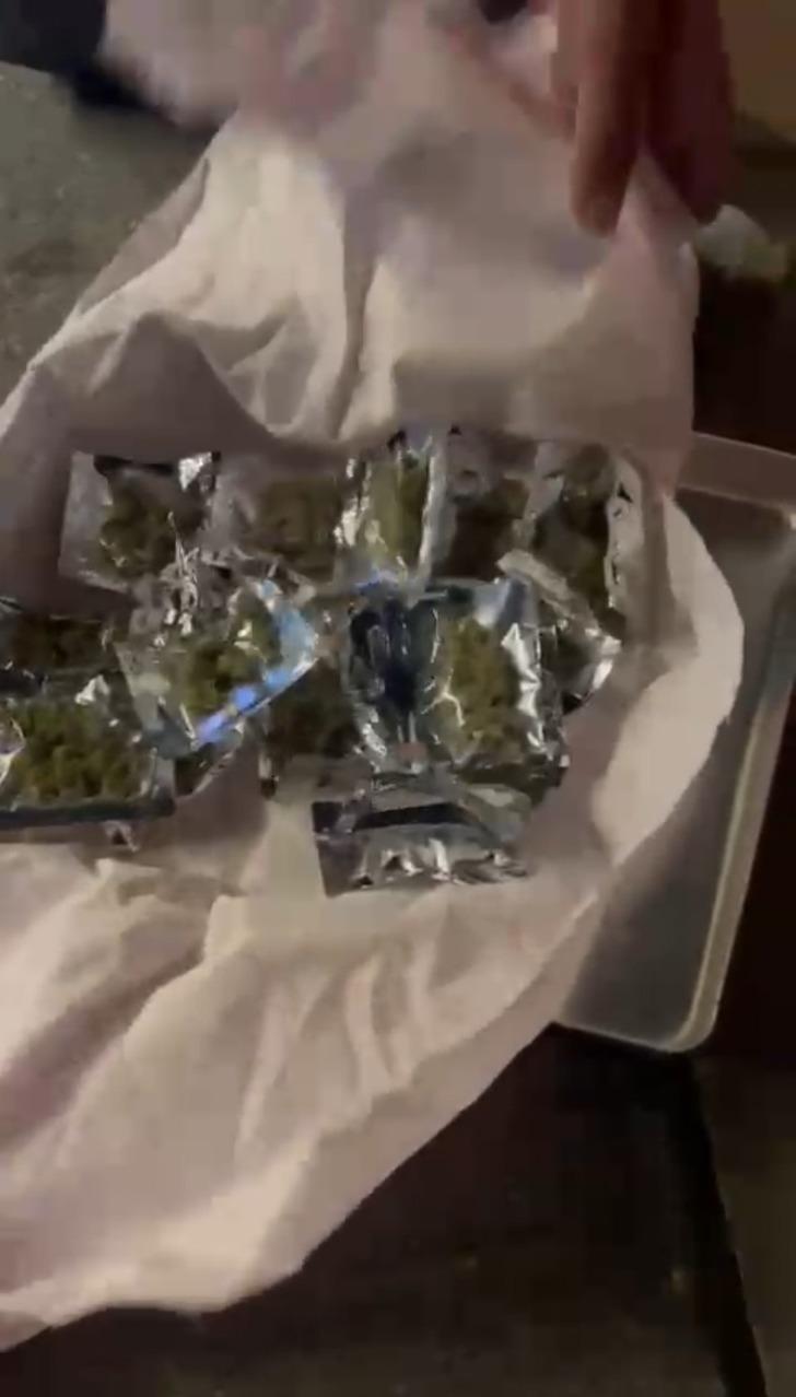 Tatlıcı aracına polis baskını! Tepsiden tatlı yerine bakın ne çıktı G5