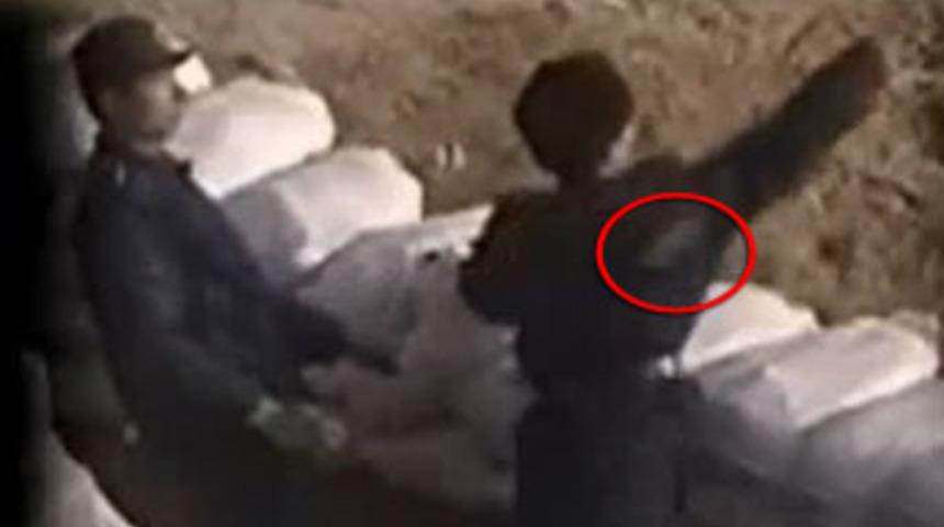 El bombası yanlarında patladı