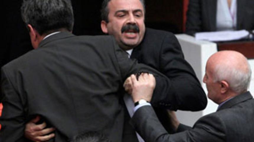 Sırrı Süreyya, Metiner'i dövecekti