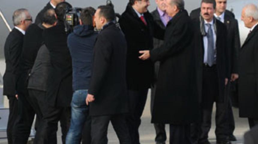 T&uuml;rkleri elleriyle Erdoğan'a teslim etti