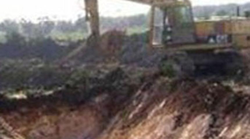 Türk tanklarını engellemek için hendek