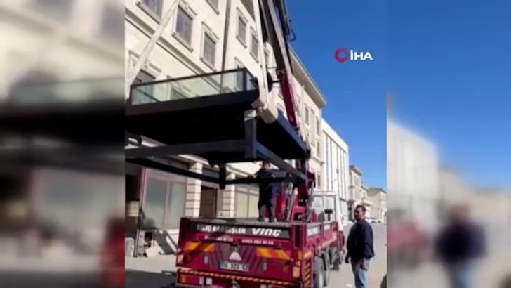 Cumhurbaşkanı Erdoğan'a 3 tonluk hediye: Külliye'ye vinçle getirildi! 81 ilden toplanmış... G1