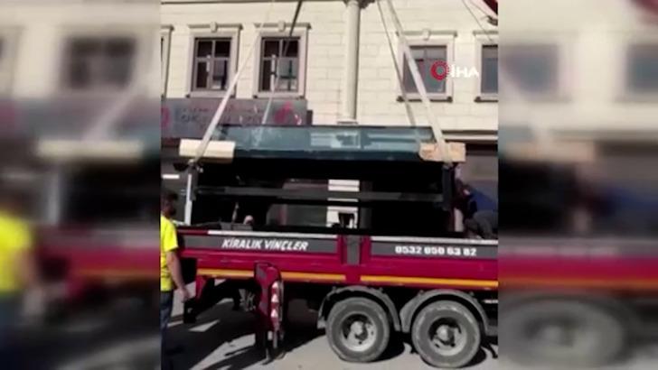 Cumhurbaşkanı Erdoğan'a 3 tonluk hediye: Külliye'ye vinçle getirildi! 81 ilden toplanmış... G2