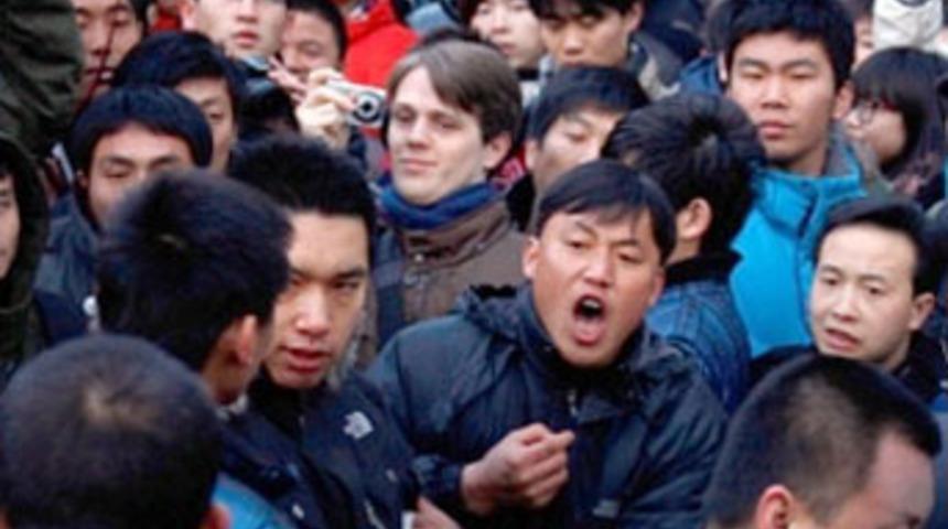 Çinliler kapıdan döndürülünce çılgına döndü