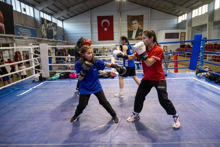 Hayalini kızlarıyla hayata geçirdi, hikâyeyi öğrenenlerin aklına "Dangal" geldi! Hindistan yapımı ünlü film, Türkiye'de gerçek oldu G4