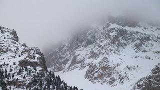 Aladağlar'da facia! Kayak sırasında üzerine kar kütlesi düşen kadın rehber hayatını kaybetti