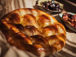 Bayat Ramazan pidesinden pizza tarifi: Bayat Ramazan pidesinden pizza nasıl yapılır?