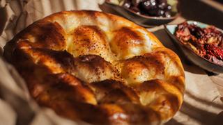 Bayat Ramazan pidesinden pizza tarifi: Bayat Ramazan pidesinden pizza nasıl yapılır?