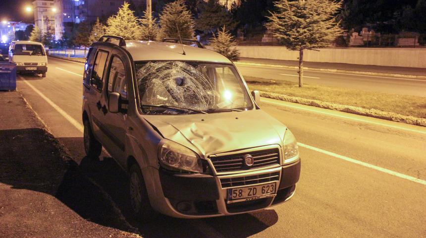 Sivas'ta hafif ticari aracın çarptığı 80 yaşındaki yaşlı adam ağır yaralandı