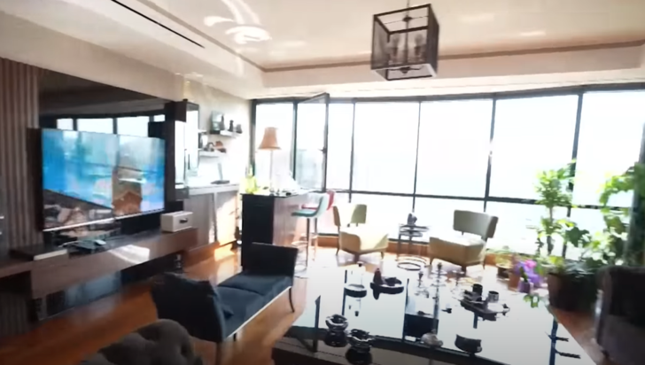 Elif Karlı oğluyla yaşadığı 4+1 evinin kapılarını açtı! "Manzaram çok güzel" G2