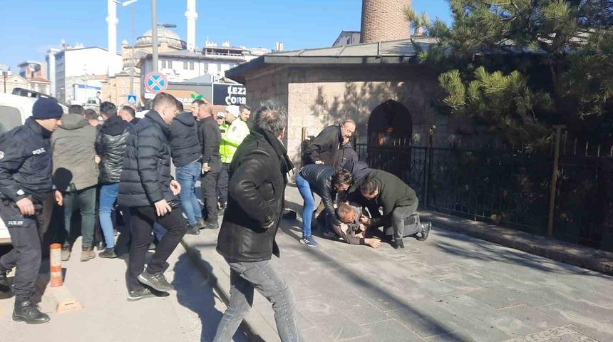 Yan baktın kavgasında kan aktı