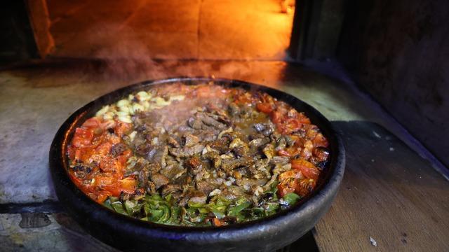 Ramazan'da iftar sofralarının vazgeçilmezi 'Maraş Eli Böğründe'