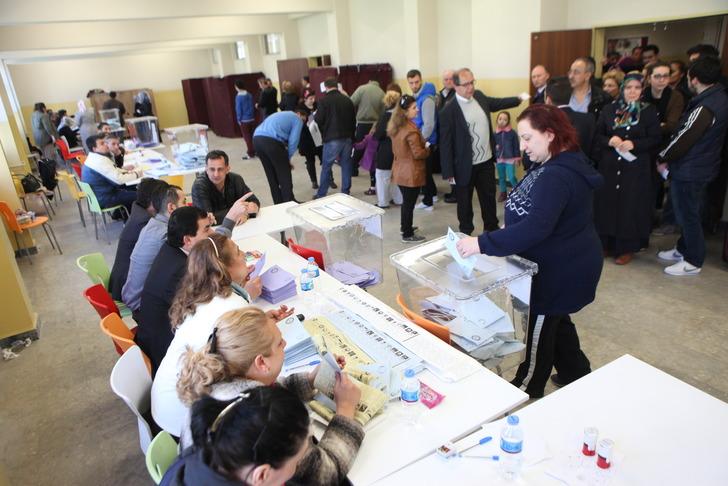 CHP'nin anketindeki sonuçlar şaşırttı: İstanbul'un ilçelerinde AK Parti önde! El değiştiren bir ilçe var; Tuzla, Bayrampaşa ve Üsküdar kafa kafaya... G3