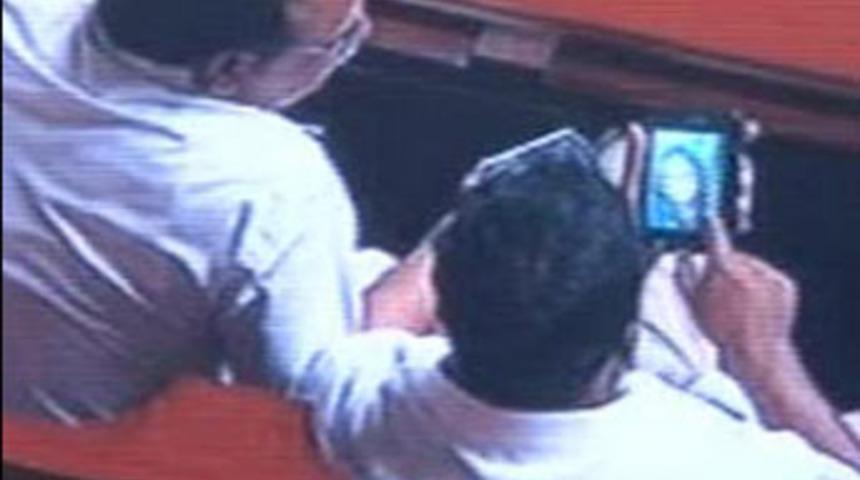 'Porno izleyen' bakanlar istifa etti