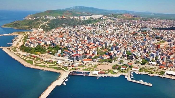 Hangi ilçe il olacak? diye beklerken belediye binasındaki yeni tabela olay oldu! Önce asıldı sonra perdeyle kapatıldı... 21 Mart'ta Erdoğan mı duyuracak? G4