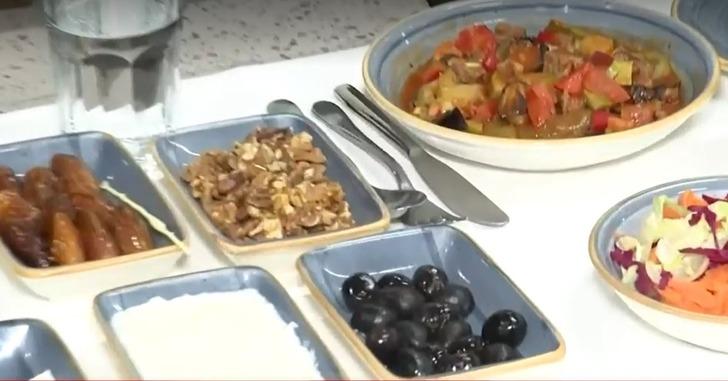 Sahur - iftar arası 13 saat! Ramazanda nasıl beslenmeli? 'Orucu açarken suyun içine 1-2 kaşık atın' Bu yiyecekler tok tutuyor G2