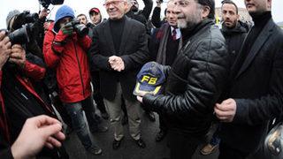 Taraftarlar basın mensuplarına saldırdı