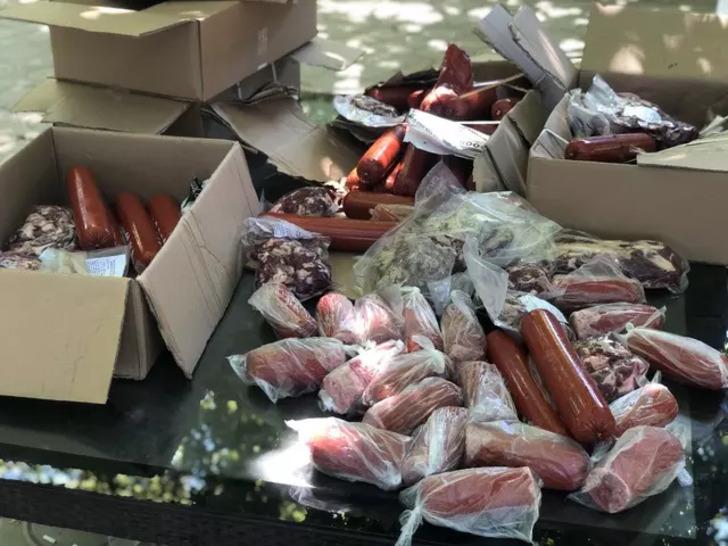 Kurban Bayramı'nda hisse yerine bozuk et ve salam dağıttıkları iddia edilen sanıklar yargılanıyor G3