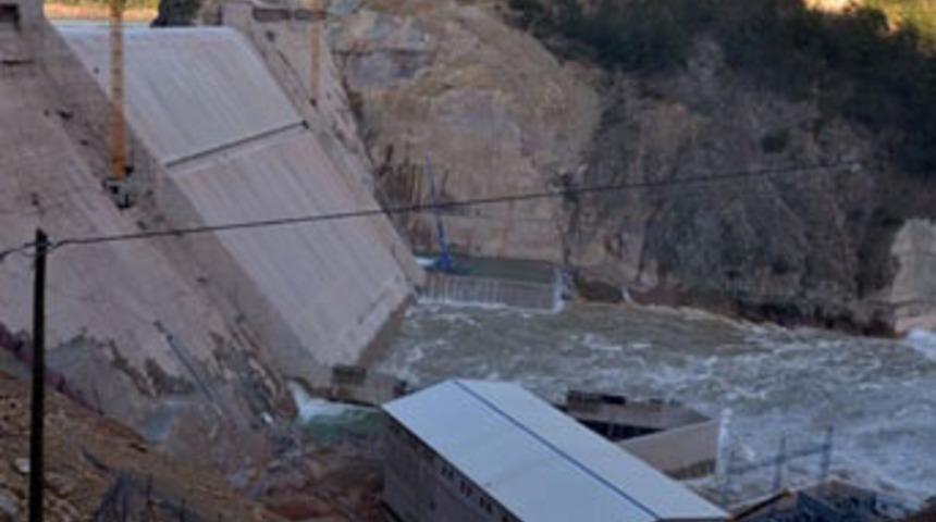 Baraj faciasında 2 tutuklama