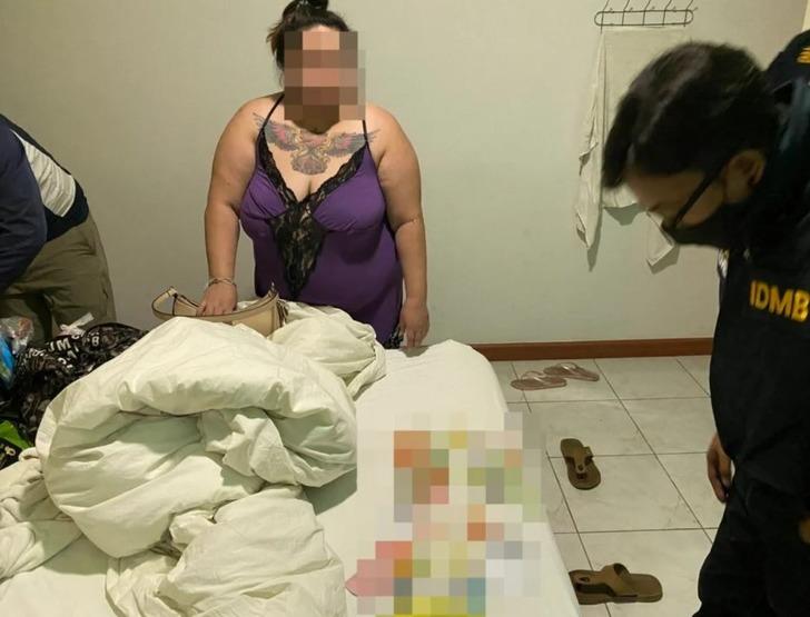 XL fuhuş baskını! Facebook'ta reklam, konuktan komisyon... Otel odasında yarı çıplak vaziyette yakalandılar, hepsi orta yaşlı ve kilolu G4