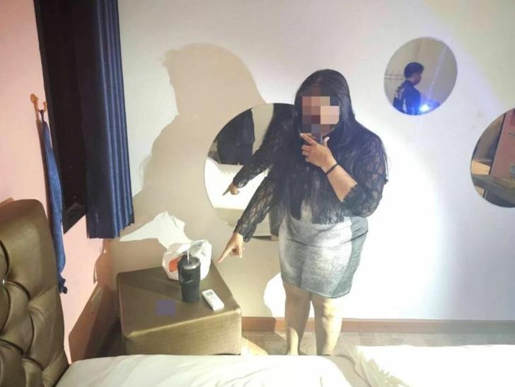 XL fuhuş baskını! Facebook'ta reklam, konuktan komisyon... Otel odasında yarı çıplak vaziyette yakalandılar, hepsi orta yaşlı ve kilolu G5