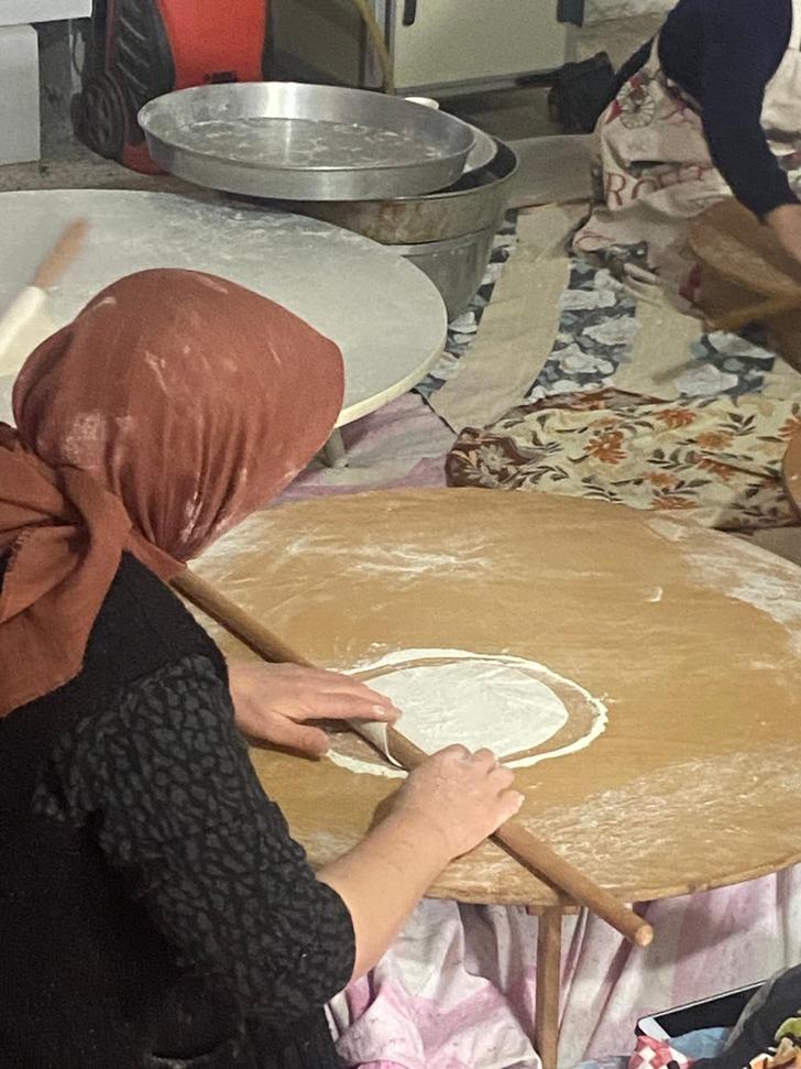 Tüm köy aynı yemeği yiyor! İlk olarak Selçuklu zamanı Abdal Mehmed eşine yaptırmış... 900 yıllık gelenek G5