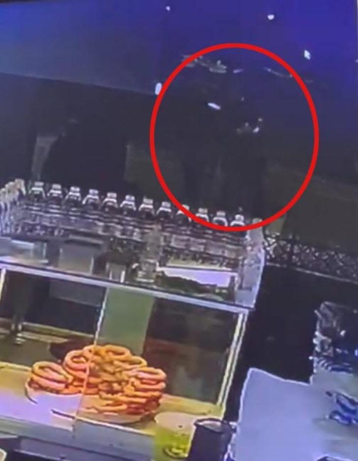 Anne ve kızına bıçakla saldırdı! Kan donduran cinayetin görüntüleri ortaya çıktı G3