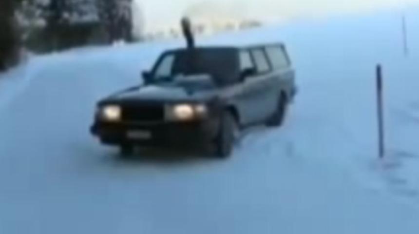 Otomobilin içinde üşüyünce!