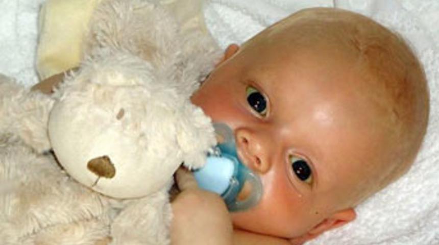 Bebeği &ccedil;izgi film kahramanları uğurladı