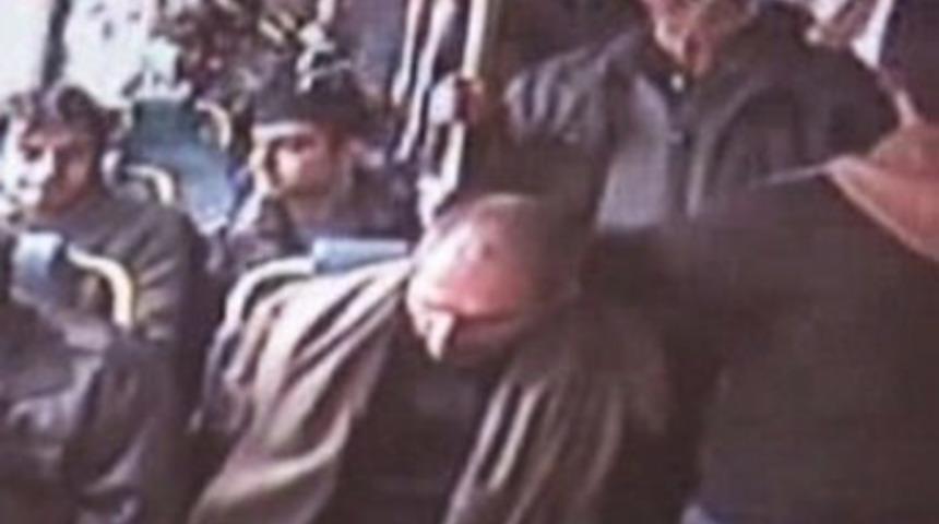 Halk otob&uuml;s&uuml;nde inanılmaz olay!