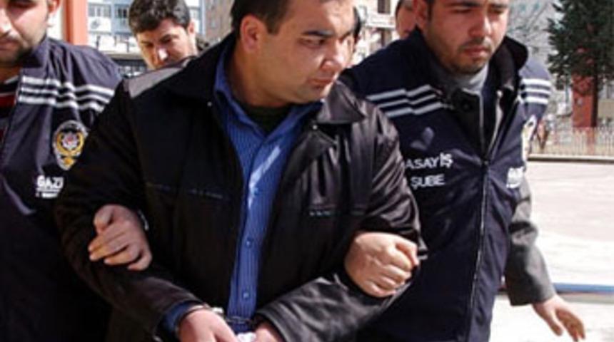 Katlettiği kızın telefonuna cevap verdi ve...