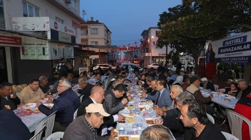 Bozdoğan&rsquo;da y&uuml;zlerce kişi aynı sofrada iftar a&ccedil;tı