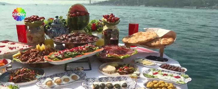 İftarda sarayda gibi hissettiriyor, deniz ziyafeti eşlik ediyor! İstanbul'da restoranda oruç açmak isteyenleri şaşırtan fiyatlar G1