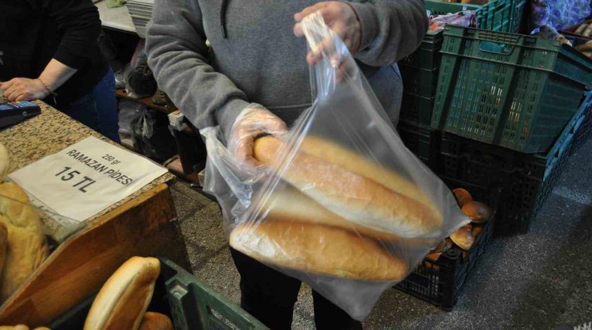Poşetini getirene ekmeği ucuza satan fırıncı çevre kirliliğine engel oluyor