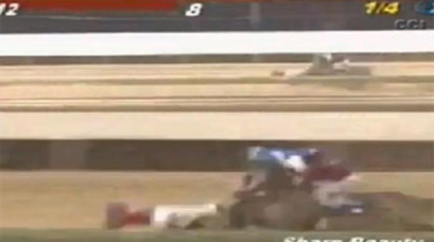 At yarışında zincirleme kaza