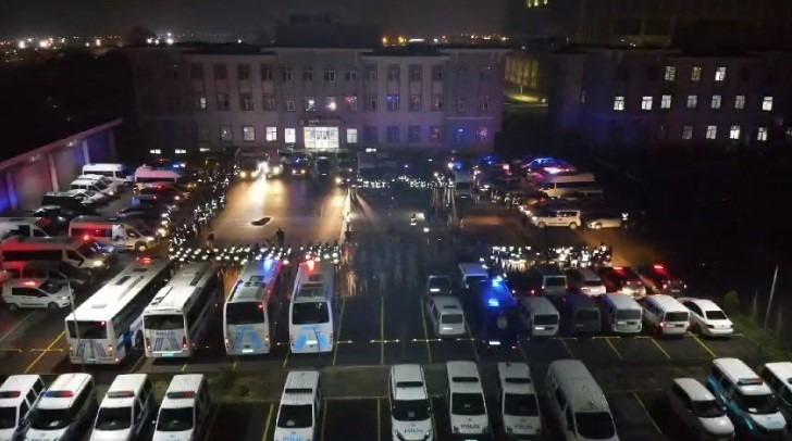  Bursa'da nefes kesen operasyon! İHA'lar da katıldı, tüm mahalle ablukaya alındı... Kimisi çatıda kaçarken, kimisi gardıropta saklanırken yakalandı G1