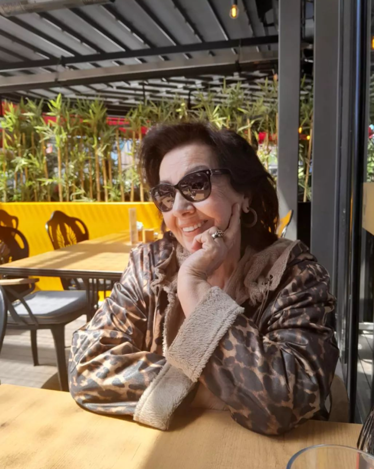 Yaprak Dökümü'nün Hayriye Hanımıydı... Son hali görenleri şaşırttı! Oyuncunun beyaz saçlarına yorum yağdı: "Aysel Gürel'e benzettim" G5