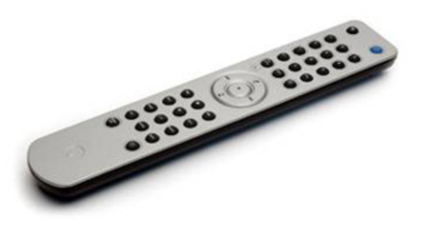 Kumanda m&uuml;ebbetten kurtardı