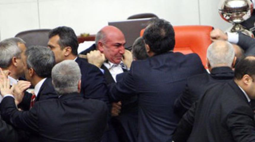 Tutanaklarda Meclis'teki k&uuml;rs&uuml; işgali