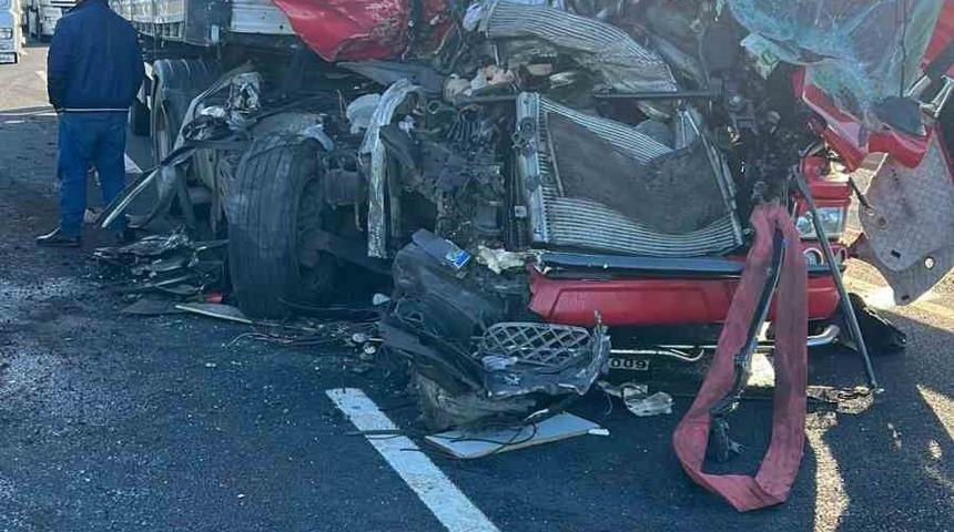 Otostop &ccedil;eken şahıs bindiği tırda hayatını kaybetti