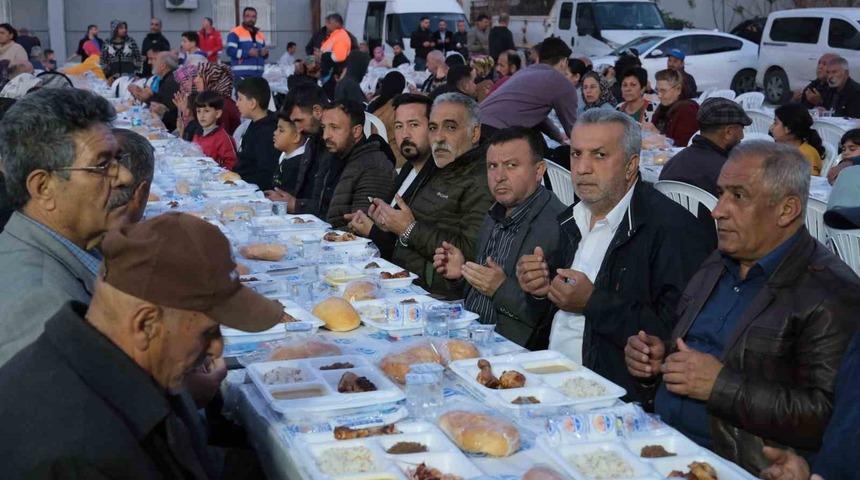 B&uuml;y&uuml;kşehir her g&uuml;n bir mahallede iftar sofrası kuruyor