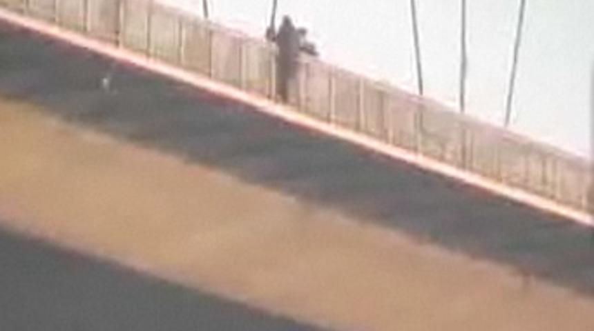 Boğazi&ccedil;i K&ouml;pr&uuml;s&uuml;'nde intihar girişimi