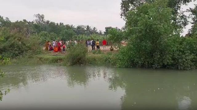 Korku dolu anlar! 36 yaşındaki adam ailesinin gözü önünde dev bir timsah tarafından vahşice öldürüldü... Kimse yardım dahi edemedi
