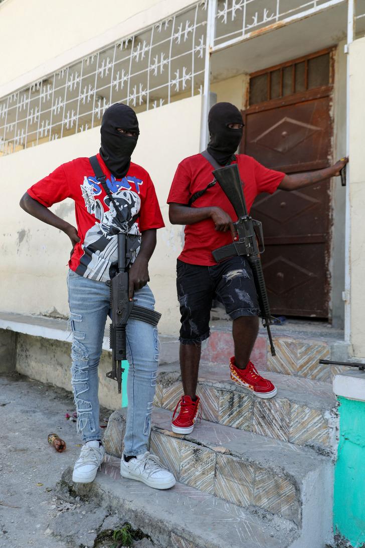 Netflix dizisi değil gerçek! Çete lideri 'Barbekü' ülkeyi ele geçirdi başbakan zorla istifa ettirildi G1