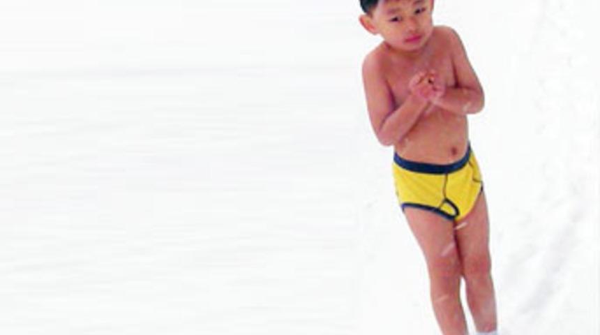 4 yaşındaki &ccedil;ocuğa bu işkence yapılır mı?