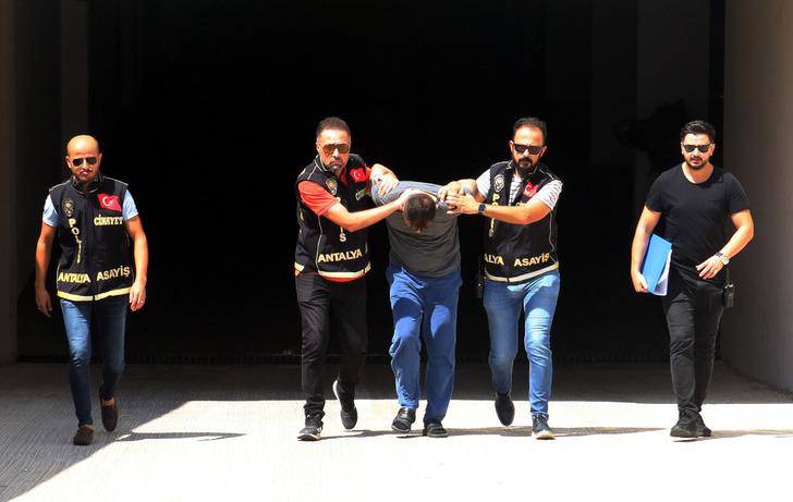 Vahşetin tanığı konuştu, mahkeme salonu buz kesti! 'Elinde bıçakla dışarı çıktı, üstü kan içindeydi...' G5