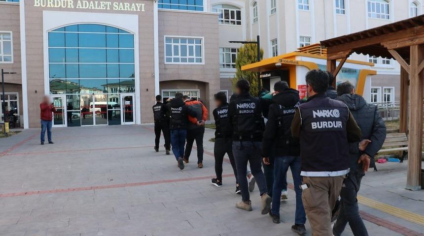 Burdur merkezli düzenlenen uyuşturucu operasyonunda 11 zanlı tutuklandı