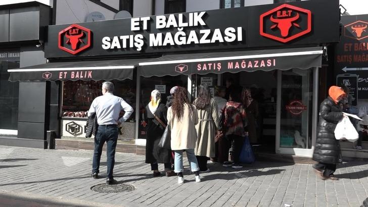 Esnaf anlaştı, fiyatlar yarı yarıya indi! Sıranın sonu görünmedi! 550 yerine 365 lira...  G2