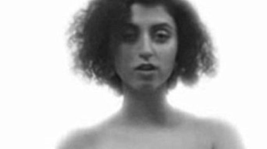 İranlı kadınlar soyundu!