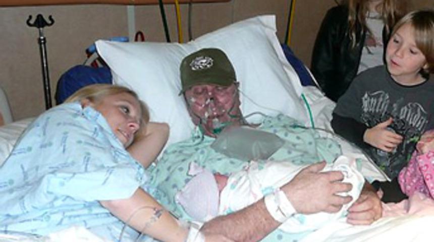 Babası için erken doğdu